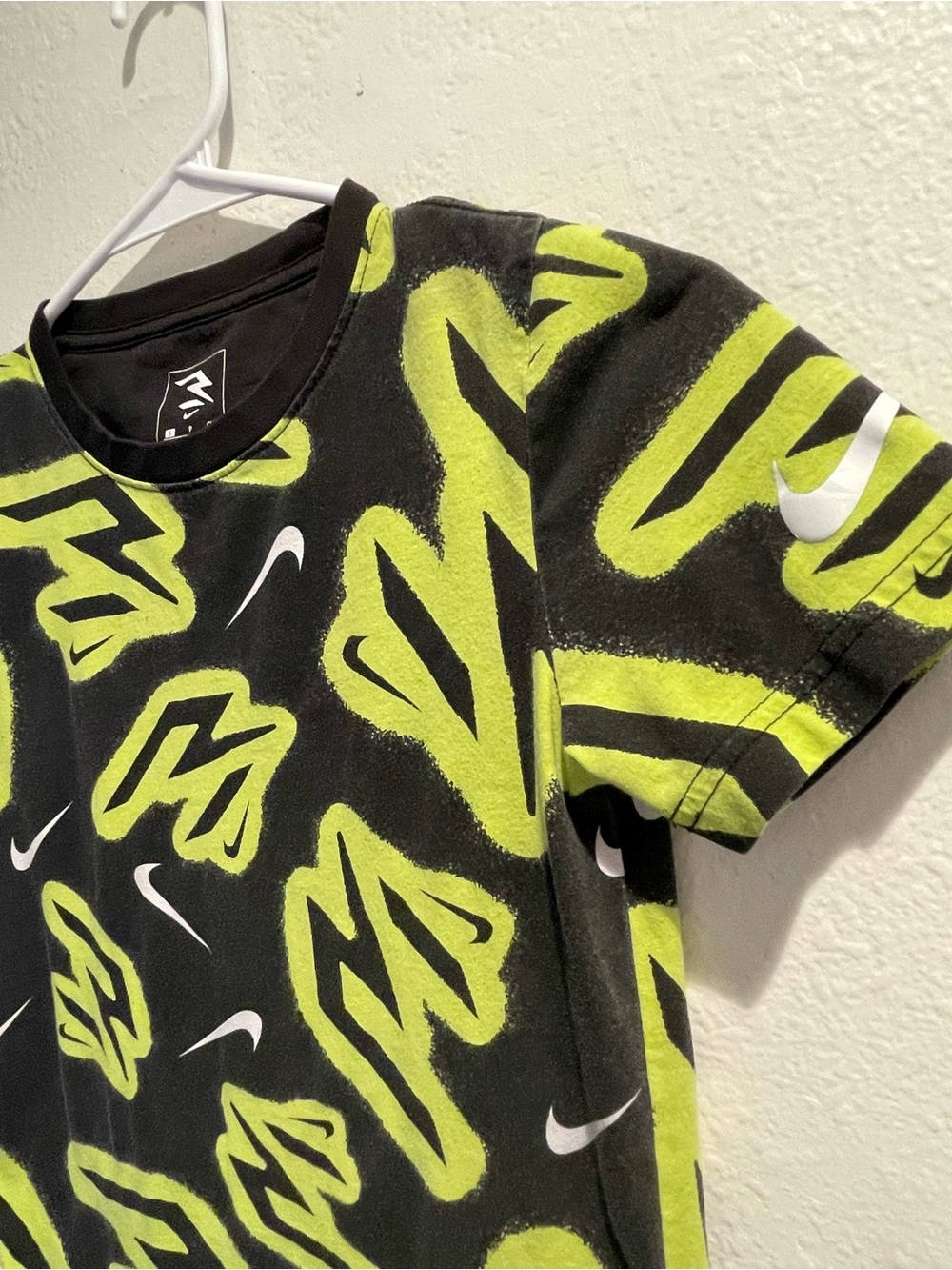 Nike Boys S Tee All Over Print Graffiti Swoosh Graphic Tee Black Neon Volt Green - Picture 3 of 6